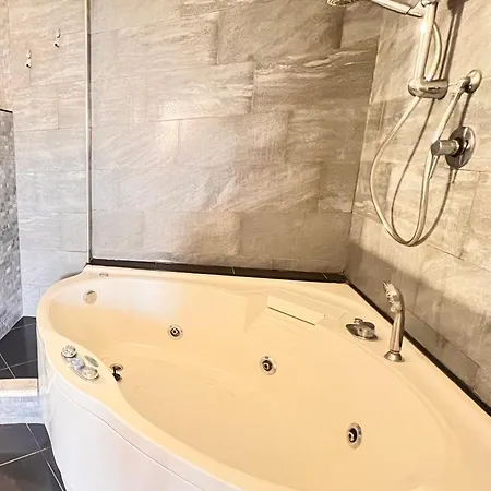 Casa Pavone Apartment *